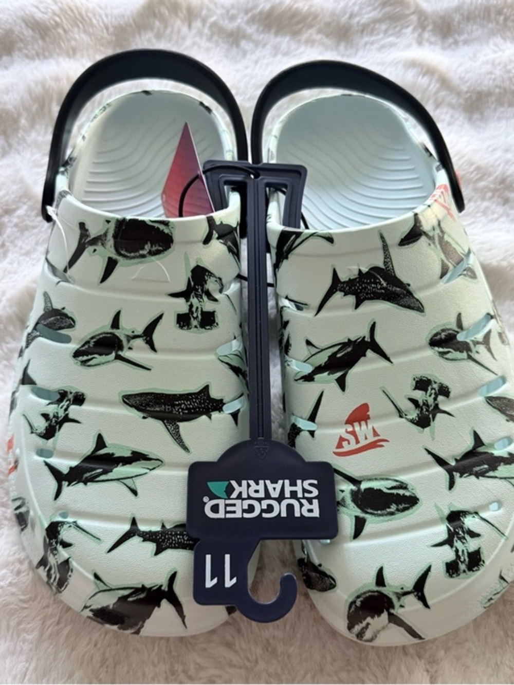 NWT Rugged Shark men’s size 11 water shoes